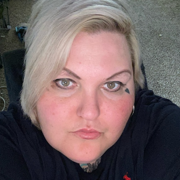 Meet your Posher, Jessica - Picture 2 of 2